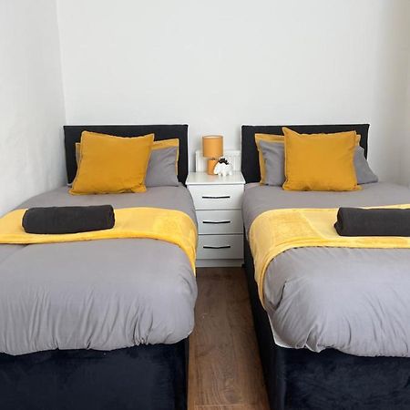 Spacious 3 Bed - Efc Stays Ліверпуль Екстер'єр фото